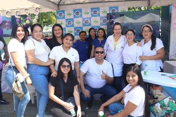 El equipo de Imagentest en una jornada de salud en Portoviejo
